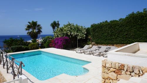 Sant Lluis Villa | Villa en primera linea de mar cerca de Binibeca