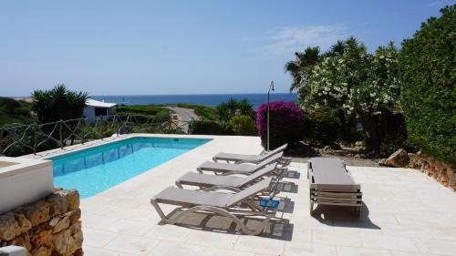 Sant Lluis Villa | Villa en primera linea de mar cerca de Binibeca