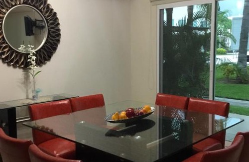 Granjas del Marques Villa | Villa en zona diamante