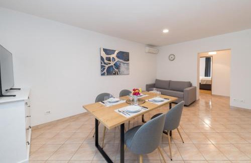 Vilanija Apartment | Villa Esea: Poolside Paradise & Relaxing Retreats