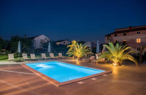 Vilanija Apartment | Villa Esea: Poolside Paradise & Relaxing Retreats