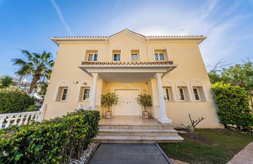 Mijas Ski Chalet | Villa Esmeralda - 6 Bedroom with Private Pool and Jacuzzi in Riviera del Sol