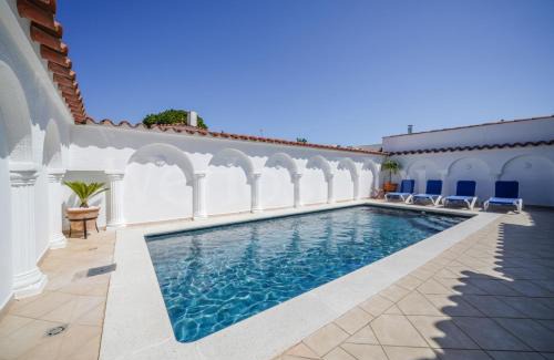 Empuriabrava Villa | Villa et studio avec piscine - WeHostYou