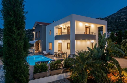 Stalida Villa | Villa Ete Premier 4 Bedroom Villa in Stalis with swimming pool. Sleeps 8.