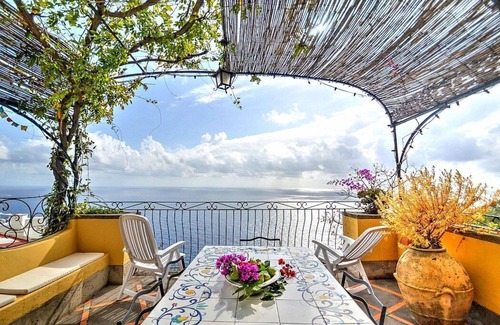 Positano Villa | Villa Eunice: A splendid two-story villa located on the high coast in front of the sea, with Free WI-FI.