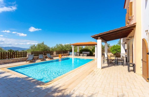 Kefalas Villa | Villa Eva: Large Private Pool, A/C, WiFi