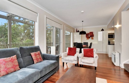 Pokolbin Villa | Villa Executive 2br Cypress Resort Condo located within Cypress Lakes Resort (nothing is more centra