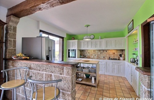 Henvic Villa | Villa* facing the sea with heated and covered swimming pool