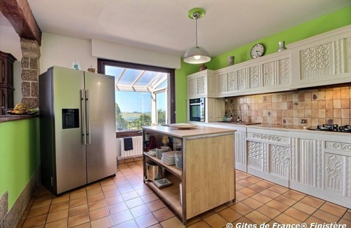 Henvic Villa | Villa* facing the sea with heated and covered swimming pool