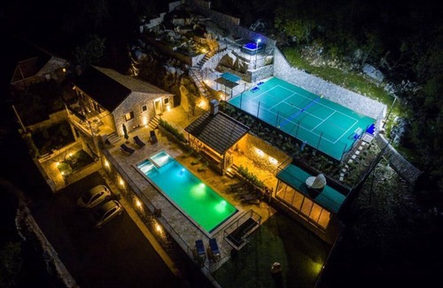 Dunave Krajnje Villa | Villa Falcon Rook - Four-Bedroom Villa with Terrace and Swimming Pool
