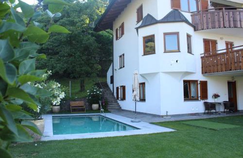 Tirolo Apartment | Villa Falkner