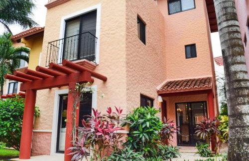 Playacar Villa | Villa Familiar en exclusivo condominio playacar