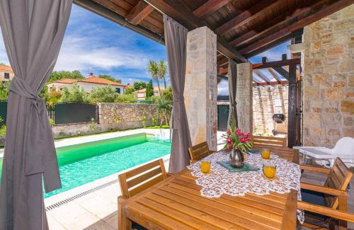 Porat Villa | Villa Fina