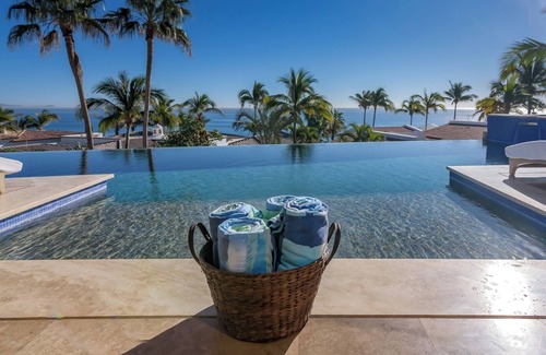 El Rosarito Villa | Villa Fish at Exclusive Caleta Palmilla