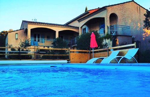 Saint-Siffret Villa | Villa Fleurie with large garden near Uzès