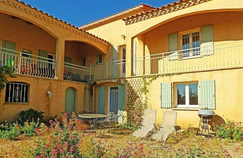 Saint-Siffret Villa | Villa Fleurie with large garden near Uzès