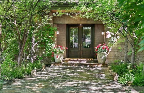 Sun Valley House | Villa Fleuve: Tennis Court House. A luxurious property in Sun Valley