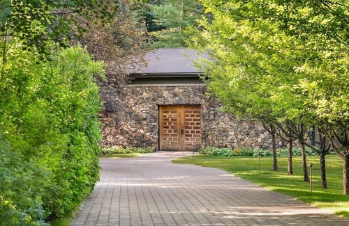 Sun Valley House | Villa Fleuve: Tennis Court House. A luxurious property in Sun Valley