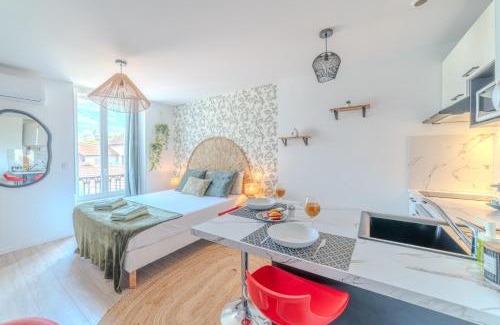 Roanne Apartment | Villa Floréa 5-8p - Parking & Clim