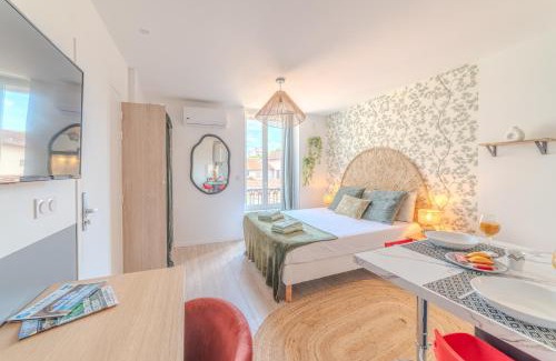 Roanne Apartment | Villa Floréa 5-8p - Parking & Clim