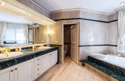 Pointe Croisette Villa | Villa Florentine - Golfe-juan , 500 m² Habitable, Très Beau Jardin Paysagé