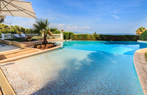 Pointe Croisette Villa | Villa Florentine - Golfe-juan , 500 m² Habitable, Très Beau Jardin Paysagé