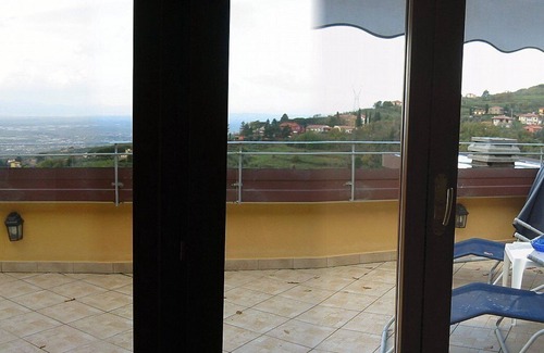 San Baronto House | Villa Floriana A: An elegant and welcoming apartment immersed in a splendid landscape, in the heart of a wonderful little town, with Free WI-FI.