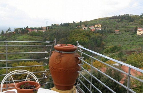 San Baronto House | Villa Floriana C: An elegant and welcoming apartment immersed in a splendid landscape, in the heart of a wonderful little town, with Free WI-FI.