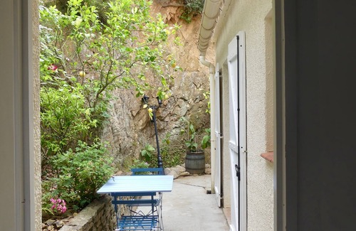 Laroque-des-Alberes House | Villa Flower of rosemary