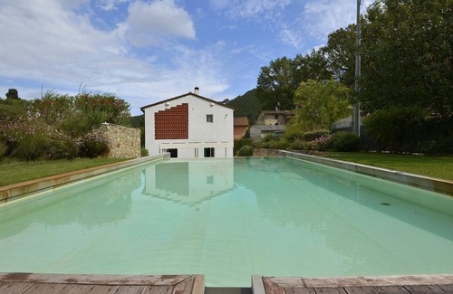 Vorno Villa | Villa for 10 People with WiFi, Private Pool, Garden, A/C, near Lucca