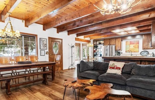 Fox Farm Villa | Villa for 16 w A/C + EV Charger + Pool/Ping Table