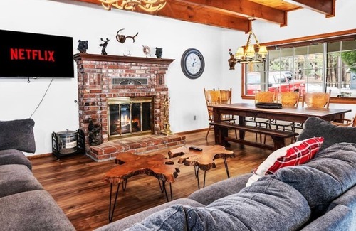Fox Farm Villa | Villa for 16 w A/C + EV Charger + Pool/Ping Table