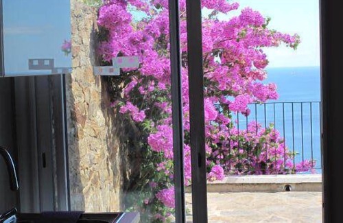 Cap Benat Villa | Villa for 6 people in a private estate in Gaou Bénat. Exceptional sea view