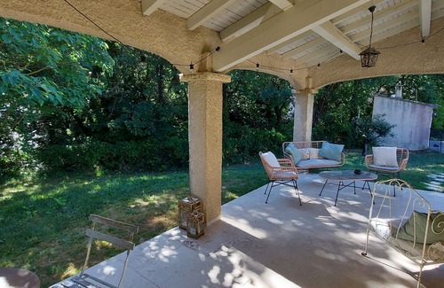 Le Puy-Sainte-Reparade Villa | Villa for family vacations with swimming pool