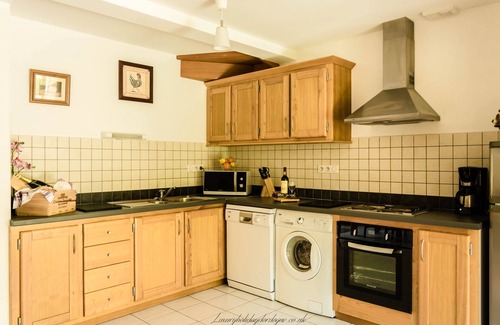 Brantome-en-Perigord Villa | Villa for 1-10 in Dordogne, resto across the lawns and just a stroll to Brantome