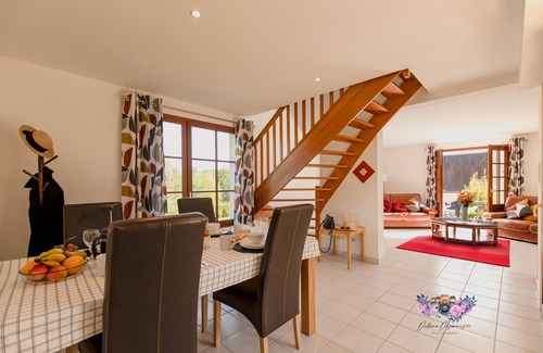 Brantome-en-Perigord House | Villa for 1-10 in Dordogne, resto across the lawns and just a stroll to Brantome