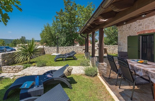 Kanfanar Cottage | Villa for up to 6 persons with jacuzzi, private garden, WiFi, A/C
