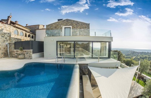 Buje Villa | Villa Fortezza - pool, sauna, Jacuzzi and countryside views