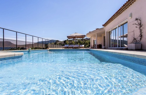 Les Adrets-de-l'Esterel Villa | Villa in Varl with Pool and Hill Views
