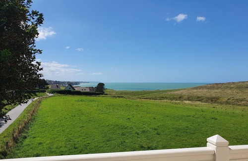 Sainte-Marguerite-sur-Mer Villa | Villa Chante-Brise: magnificent view of the sea and the cliffs 12 km from Dieppe
