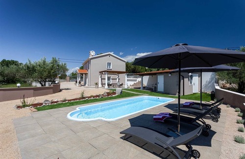 Nenadici Villa | Villa Frana with private pool and large garden
