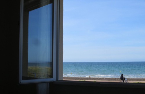 Ouistreham Villa | VILLA FRONT DE MER, superb sea view, the beach at your feet, direct access