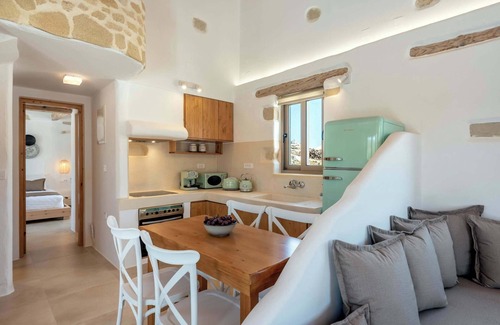 Kaliviani House | Villa Froudi Summary:
