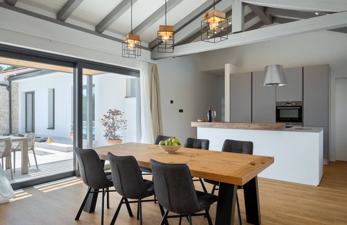 Kringa Villa | Villa Gala - Privater Pool, 3 Schlafzimmer, 3 Badezimmer, Haustierfreundlich