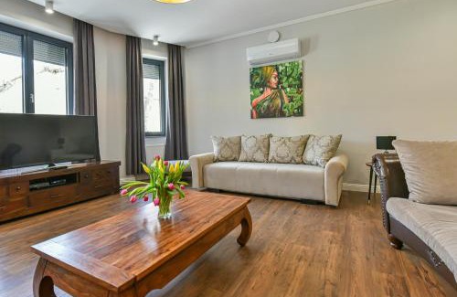 Eger Apartment | Villa Garden