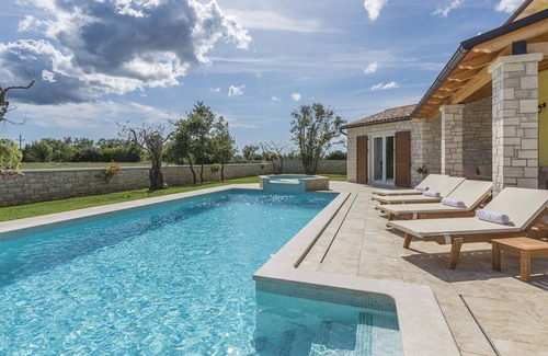 Jakovici Cottage | Villa Garden with pool, jacuzzi and garden offering relaxation and privacy