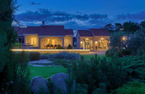 Vrh Villa | Villa Gardena