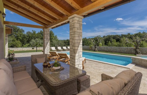 Jakovici House | Villa Gardenia with pool, garden and jacuzzi