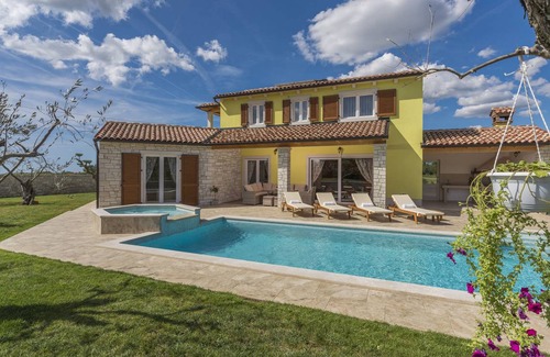 Jakovici House | Villa Gardenia with pool, garden and jacuzzi