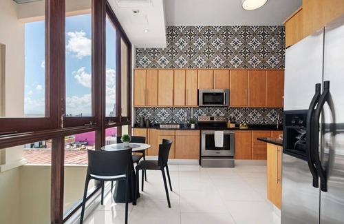 Mercado Apartment | Villa Gaudi | Modern and Luminous 2 Bedroom Penthouse in the Heart of Historic O